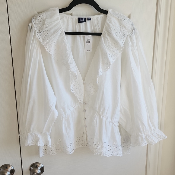 GAP Tops - GAP Women's White Lace Trim Blouse